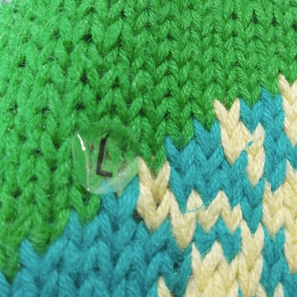 Capeisle knitters  by hand 
Floral crochet knit - Picture 4 of 9